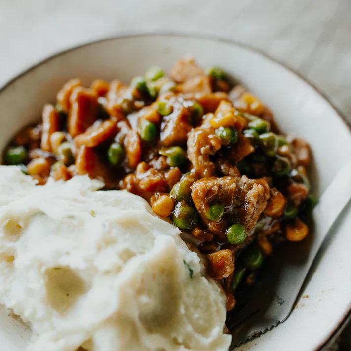 Miniatura Pollo Asado con Pure de Papas -