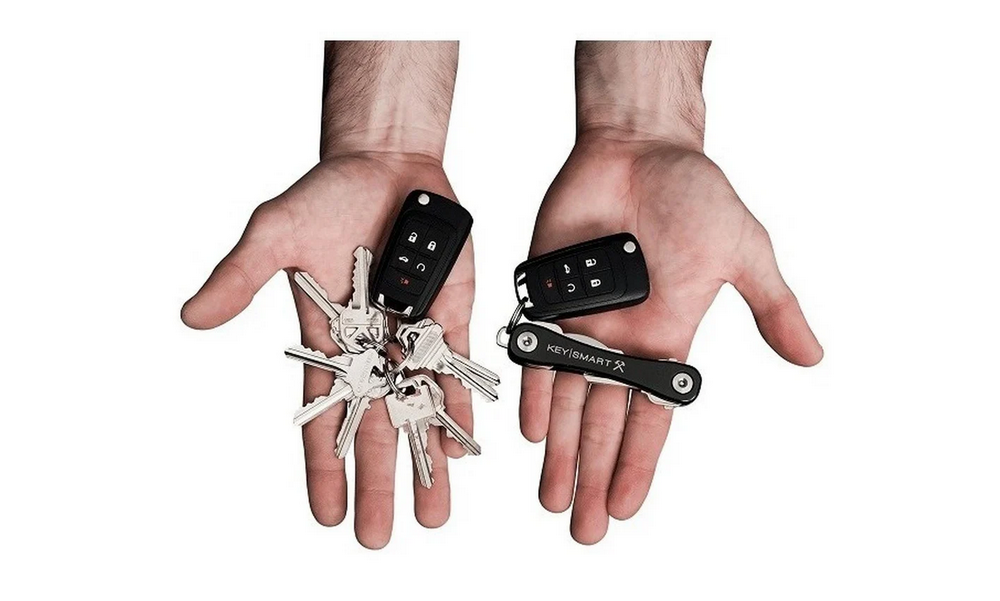 Organizador De Llavero Con Destapador y Clip De Bolsillo - Color: Negro/Plateado