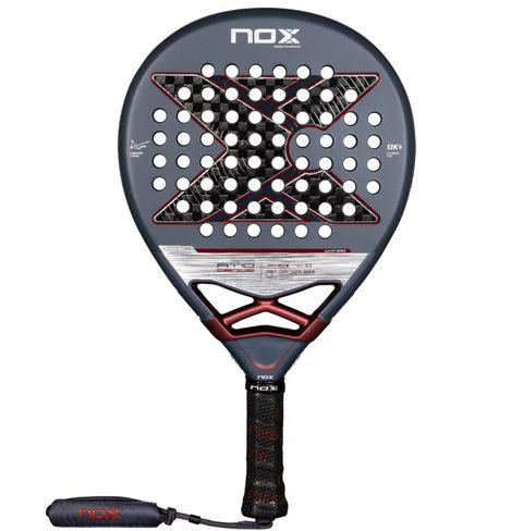 Pala De Padel At10 Genius 12K By Agustin Tapia 2025 + Tarro De Pelotas +Overgrip + Protector - Color: Gris