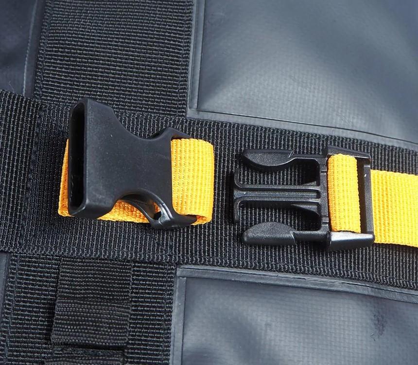 Miniatura Bolso Base Camp Resistente Al Agua 50 L  - Color: Negro